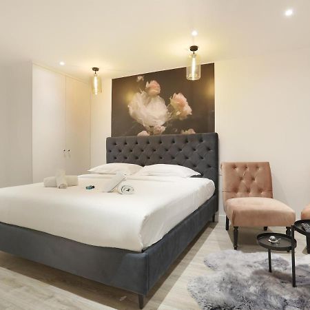 Rent A Room - Apartment St Honore Paris Exteriör bild