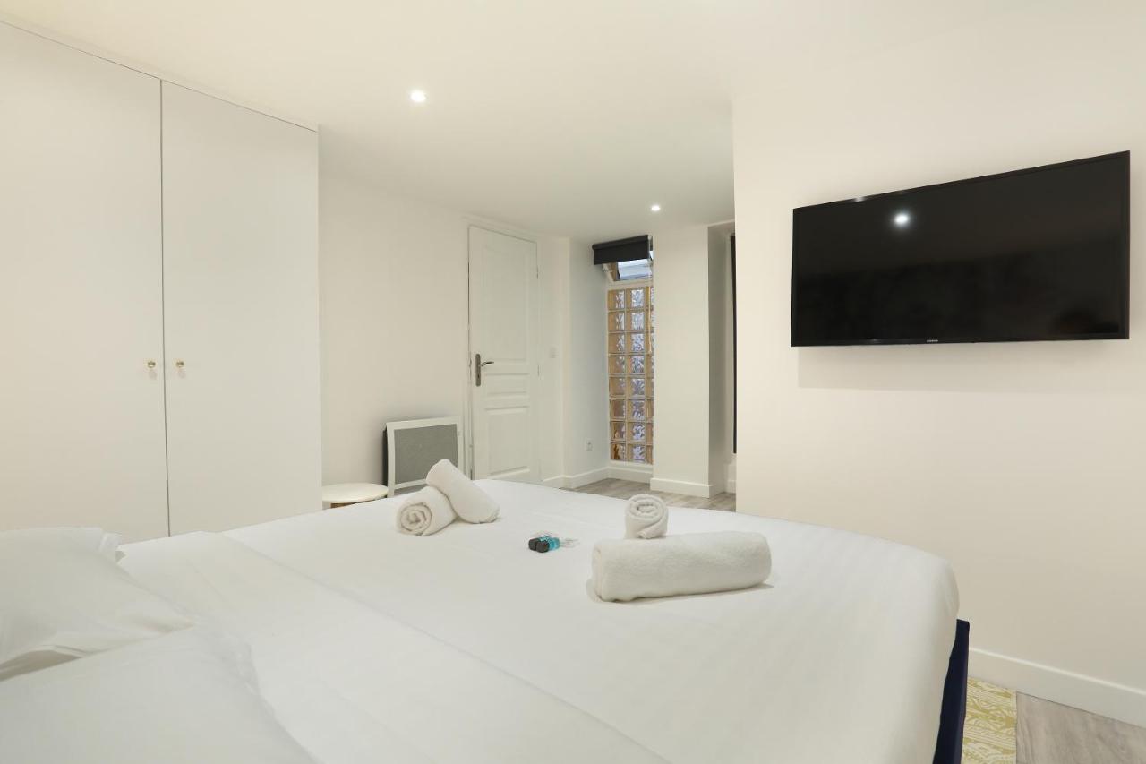 Rent A Room - Apartment St Honore Paris Exteriör bild