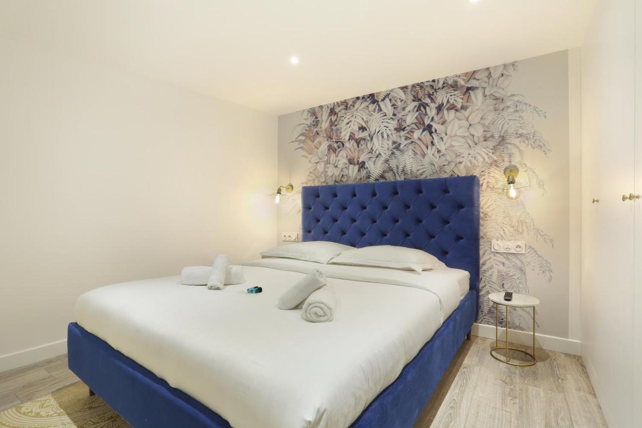 Rent A Room - Apartment St Honore Paris Exteriör bild
